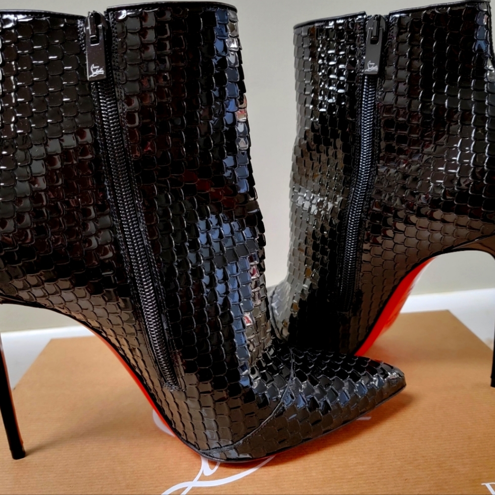 Christian Louboutin- So Kate Booty 100 Patent Bird Lining Black
